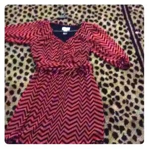 Zig zaged dress inculeds belt